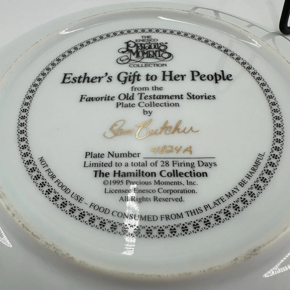 Vintage Precious‎ Moments 'Esther's Gift to Her People' 7.5